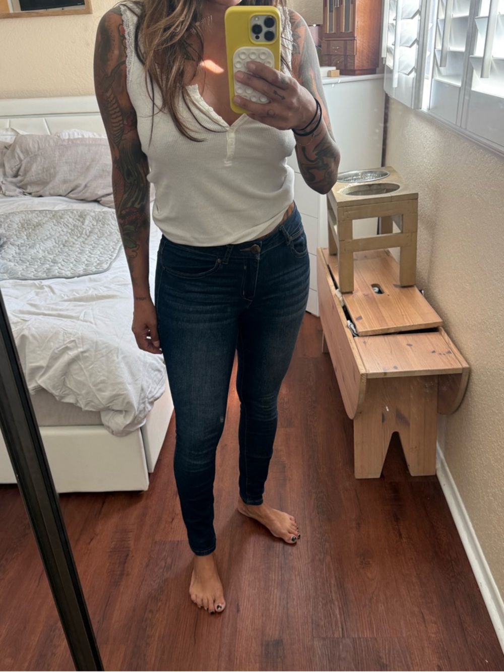 1822 Denim Women’s Skinny Jeans - Dark Blue Wash
